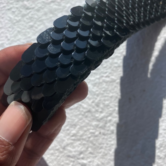 Black and gold metal and rhinestone belt - Picture 5 of 6